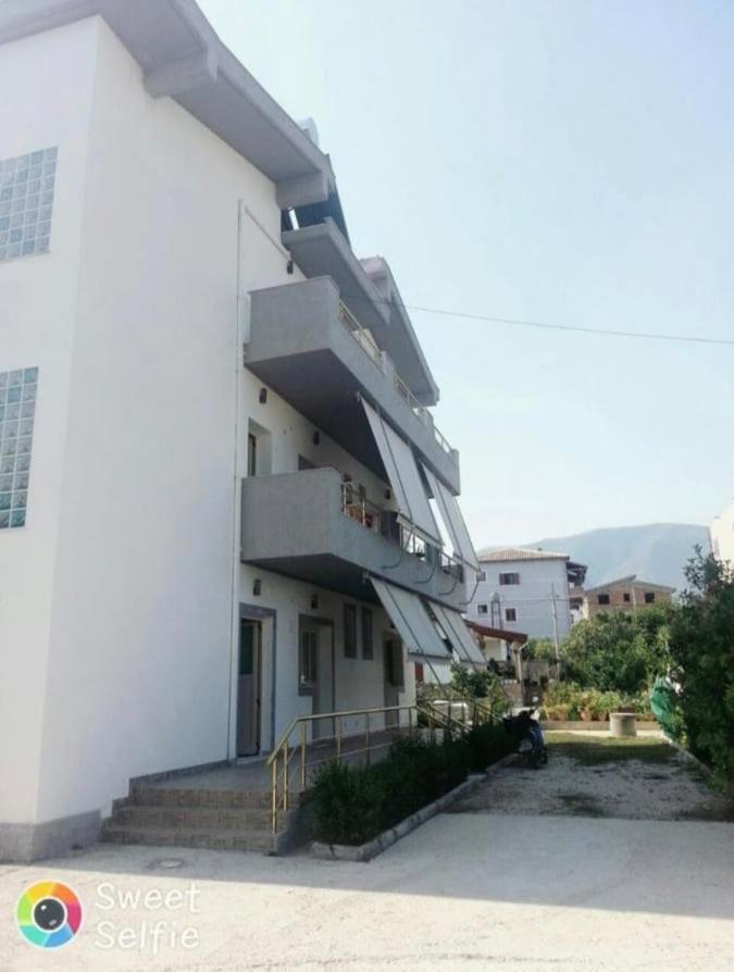 Apartmet Dritan Belulaj Apartamento Orikum Exterior foto